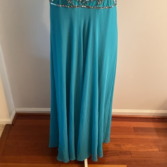 J Kara NWT and extra beads formal dress - Picture 3 of 12
